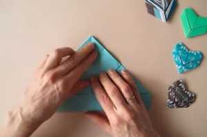 Cách làm trái tim giấy Origami để gắn lên vòng