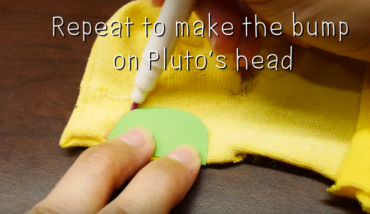 Cách làm chú cún Pluto nhồi bông.