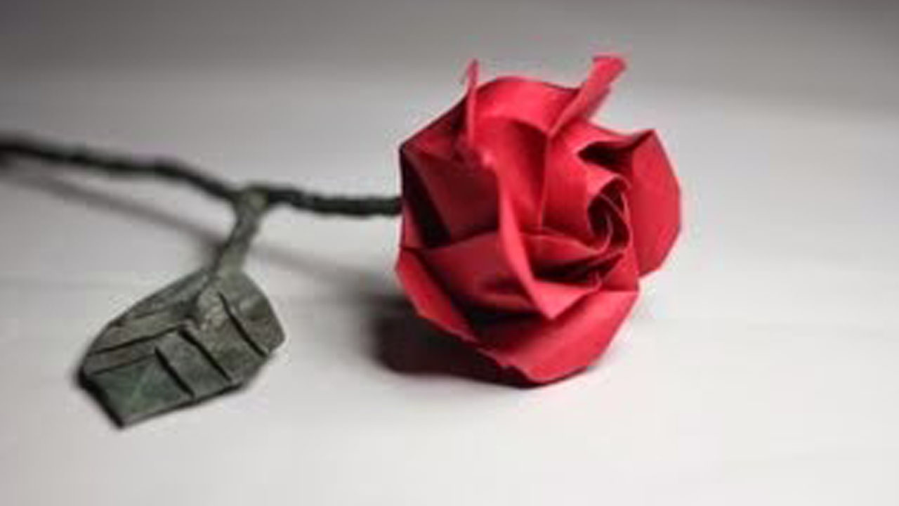 Đồ chơi tự tạo: Cách gấp hoa hồng bằng giấy đơn giản | MN Hoa Thủy ...