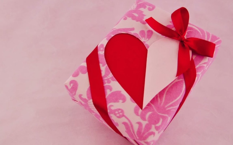 Cách gói quà xinh xắn cho ngày Valentine