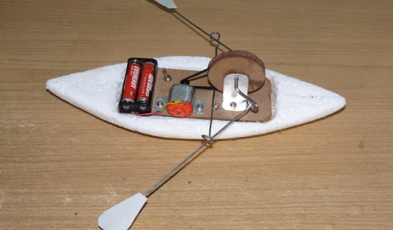 Cách làm thuyền xốp đồ chơi gắn động cơ mô-tơ