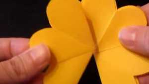 Làm thiệp sinh nhật gắn cánh hoa 3D độc đáo