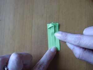 Cách gấp chiếc nhẫn đính cánh bướm Origami