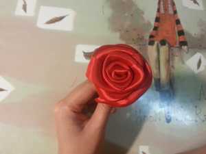 Cách làm hoa hồng bằng ruy băng
