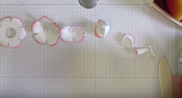Cách gấp hoa giấy theo phong cách origami