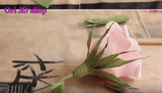 Cách làm hoa hồng từ giấy nhún