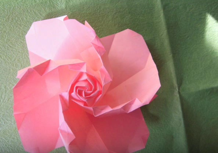 Bí quyết để xếp một bông hồng bằng giấy thật đẹp
