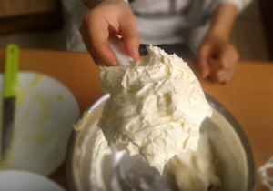 Cách làm kem cho bánh gato sinh nhật – kem Thụy Sỹ