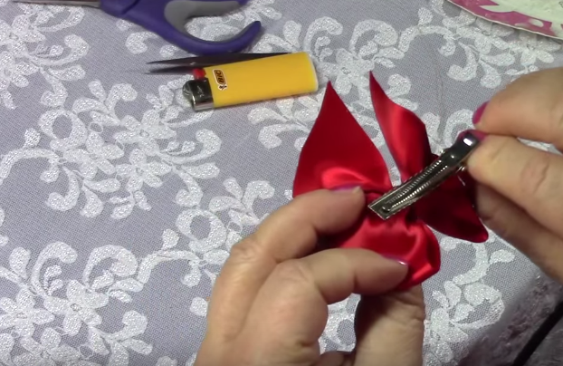 Cách làm nơ gói quà bằng vải
