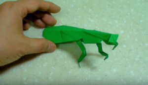 Cách xếp con bọ ngựa theo phong cách origami