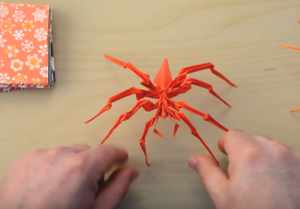 Cách gấp con nhện bằng giấy