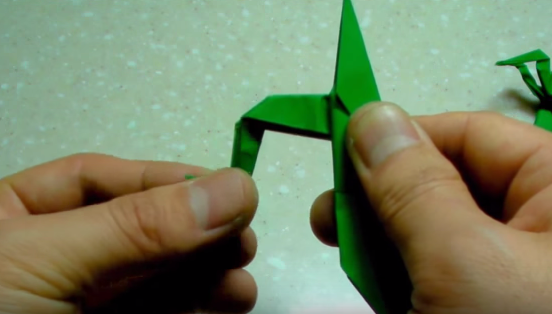 Cách xếp con bọ ngựa theo phong cách origami