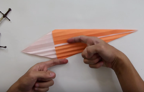 Cách gấp thanh kiếm bằng giấy