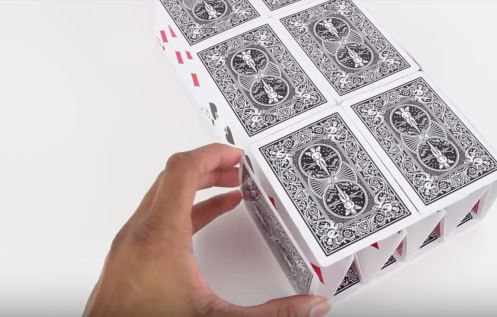 Cách làm nhà cho búp bê bằng những lá bài