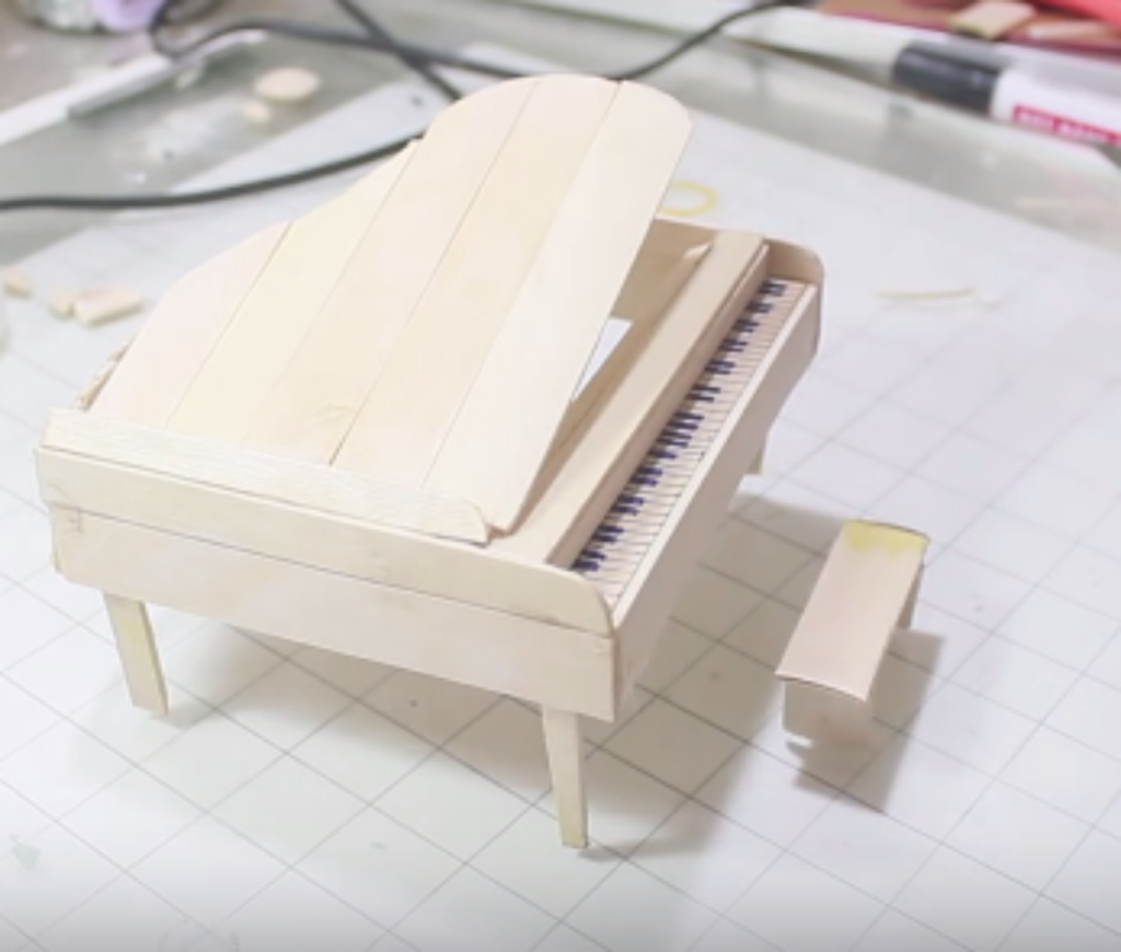 Sự khác nhau giữa phím đàn piano gỗ và nhựa