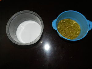 Cách làm chiếc bát vàng từ bột óng ánh và keo sữa