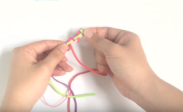 Cách làm vòng tay handmade độc đáo bằng dây da lộn