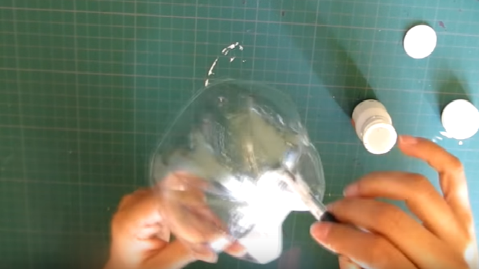 Cách làm chú chim cánh cụt siêu đáng yêu từ vỏ chai nhựa