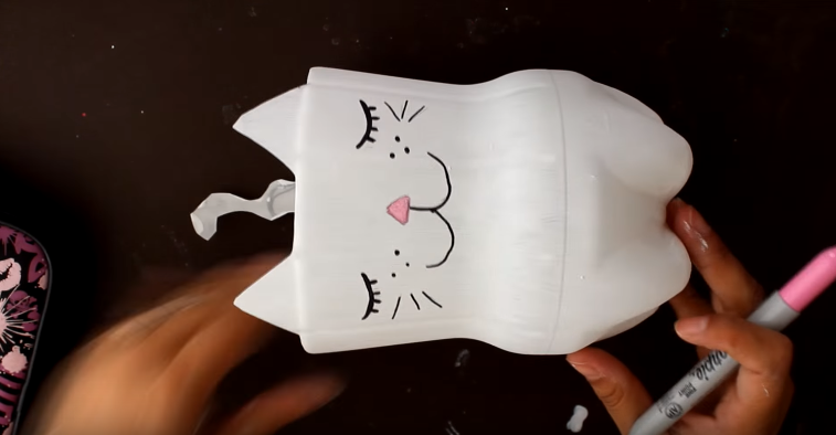 Cách làm giỏ treo hình mèo dễ thương bằng vỏ chai nhựa