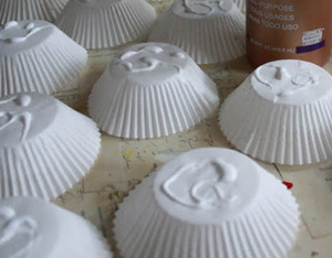 Cách làm đèn lồng bằng khuôn giấy cupcake siêu đơn giản