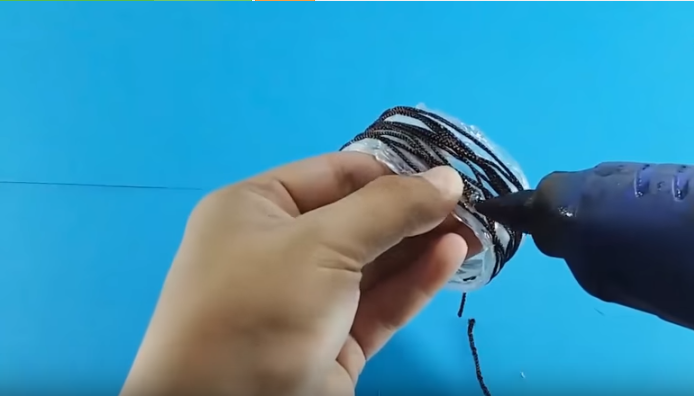 Cách làm vòng tay bằng keo nến siêu độc đáo