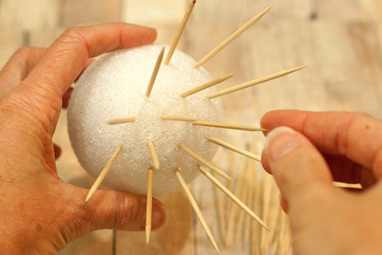 Cách làm quả cầu tuyết bằng tăm tre