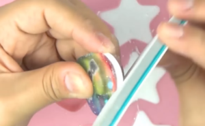 Cách làm móc khóa resin sắc màu