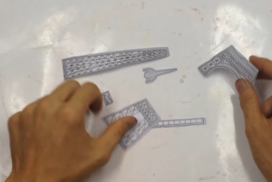 Cách làm tháp Eiffel bằng keo nến