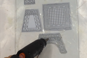 Cách làm tháp Eiffel bằng keo nến