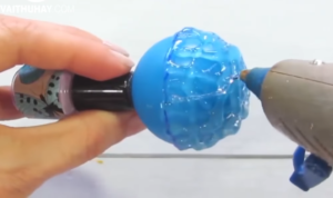 Cách làm quả cầu đèn LED bằng keo nến