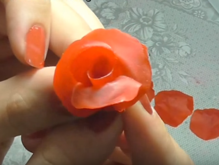 Cách làm bông hoa bằng keo nến tuyệt đẹp