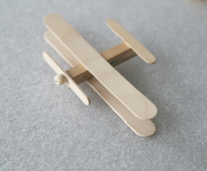 Cách làm máy bay đơn giản bằng kẹp gỗ
