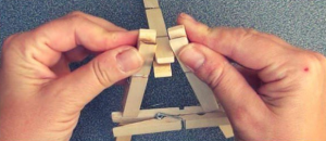 Cách làm khung ảnh đơn giản bằng kẹp gỗ