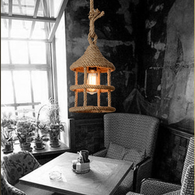 Trang trí quán café cực chất bằng dây thừng và bóng đèn