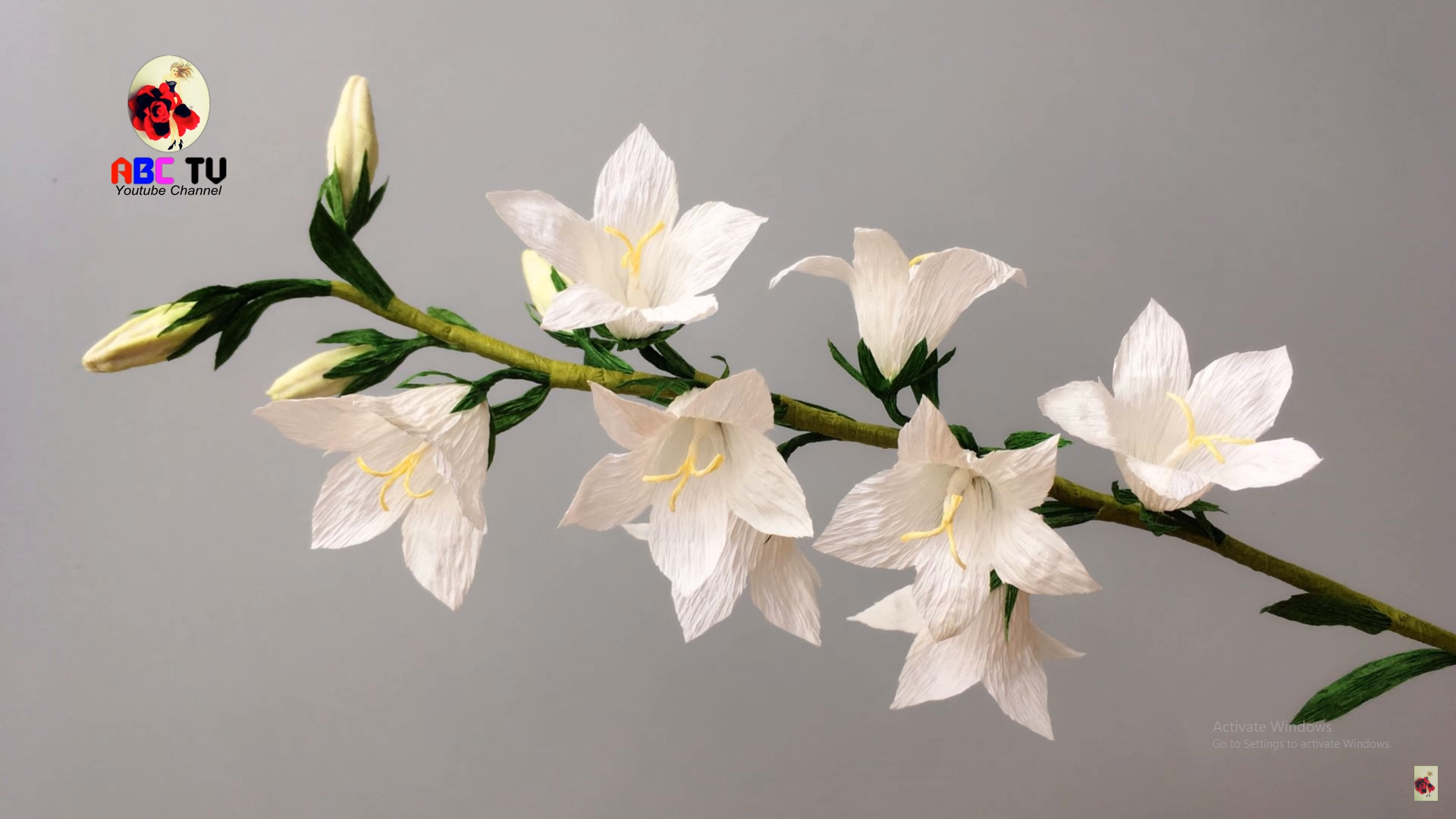 Có bao nhiêu bước để làm hoa chuông bằng giấy nhún? 
