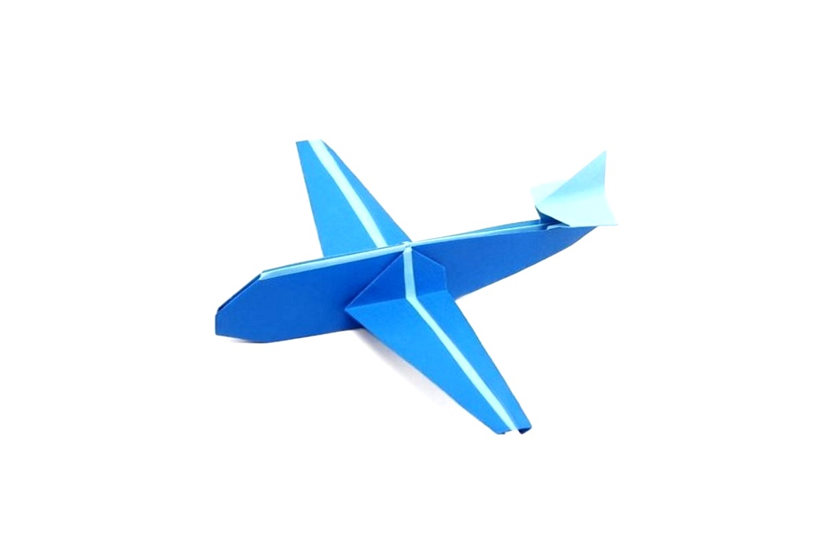 Gấp máy bay giấy Origami là một hoạt động vui nhộn cho trẻ em cũng như người lớn. Hãy cùng học cách gấp máy bay giấy theo phong cách Origami để tạo ra những hiệu ứng độc đáo và màu sắc đa dạng!