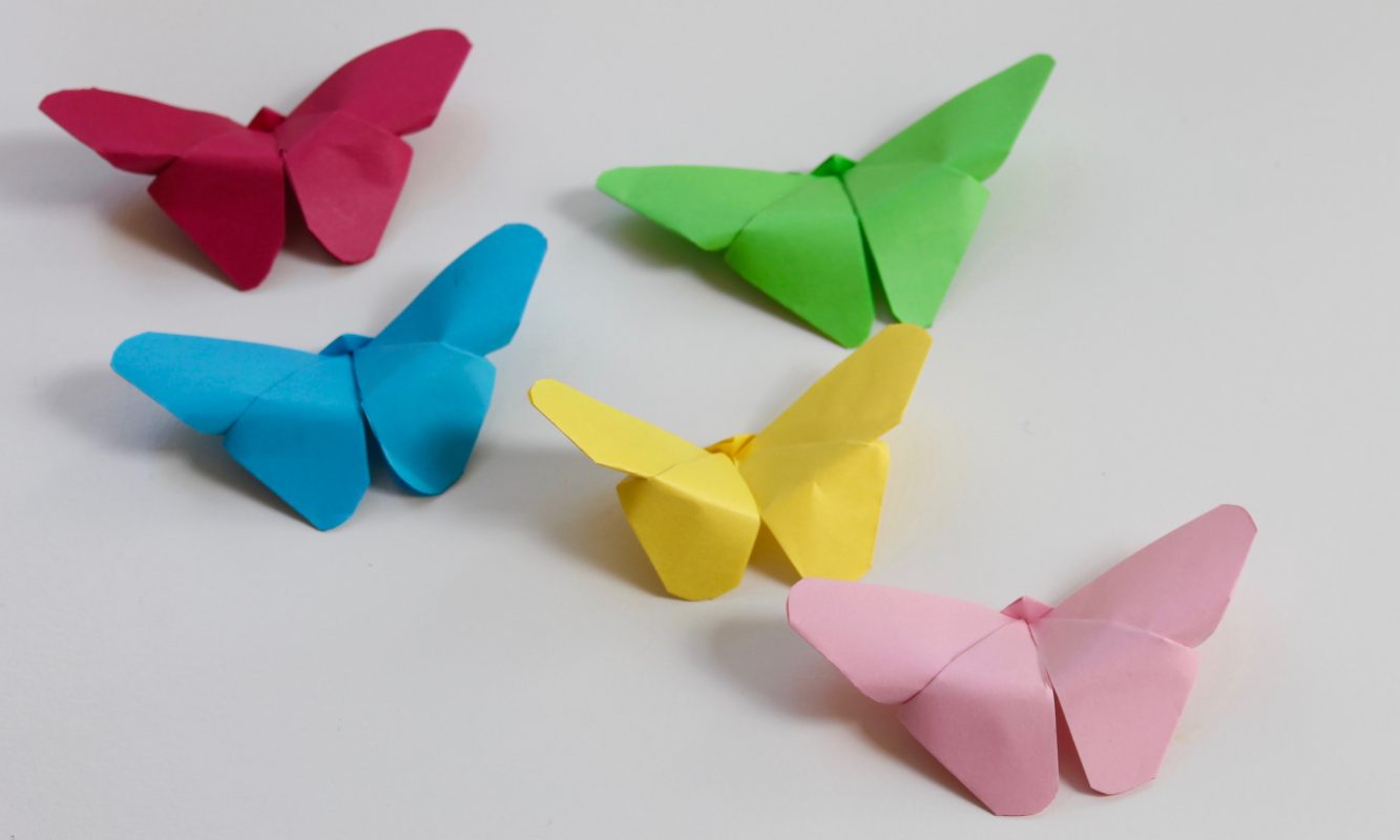 Origami con bướm: Hãy khám phá cách gấp giấy thành một con bướm xinh đẹp với kĩ thuật Origami độc đáo. Điều này không chỉ giúp bạn tập trung và sáng tạo, mà còn mang lại cho bạn một món đồ gốm tuyệt vời để trang trí nhà cửa của bạn.